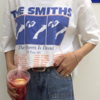 Белая свободная футболка с надписью The Smiths и рисунком