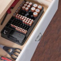 Органайзер для батареек в комплекте с тестером