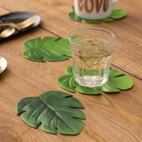Подставка под стаканы или чашки в виде зеленого тропического листа монстеры
