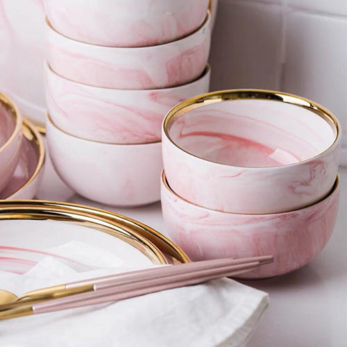 Керамические плоские и глубокие тарелки под розовый мрамор